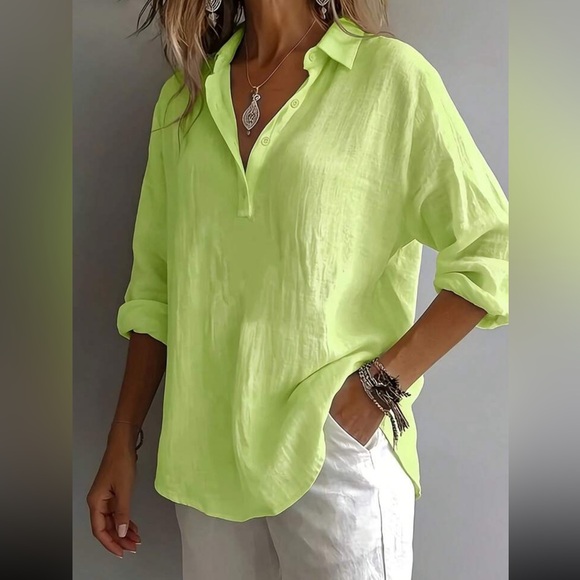Light Green Linen Button-Neck Women's Top - Picture 4 of 6